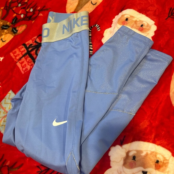 Girls’ Nike leggings - Picture 2 of 4